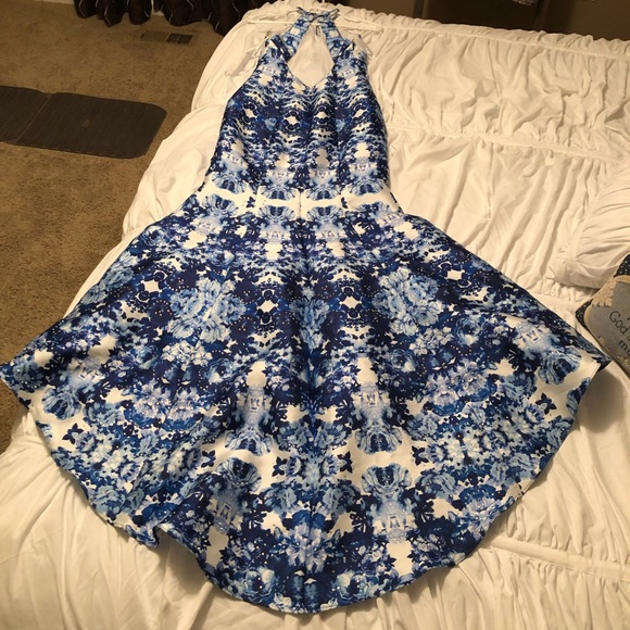 Gorgeous formal Xscape size 6 gown! - Picture 4 of 8